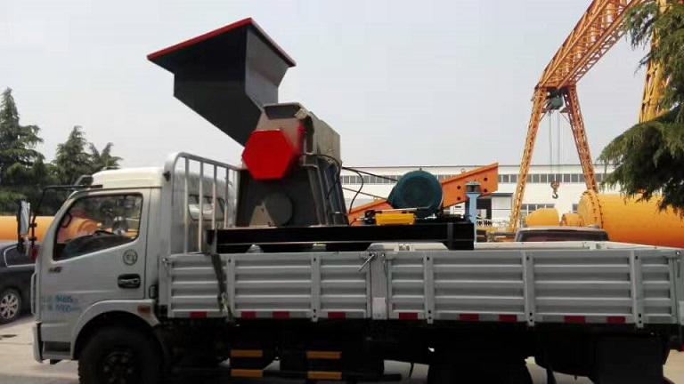 對輥粉碎機(jī)發(fā)貨現(xiàn)場